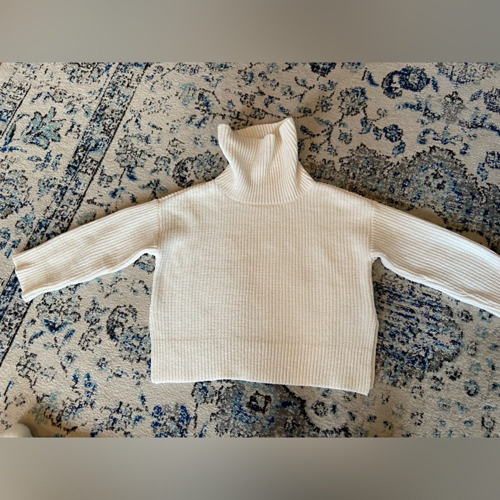 Ann Taylor ivory slouchy sweater- S- EUC